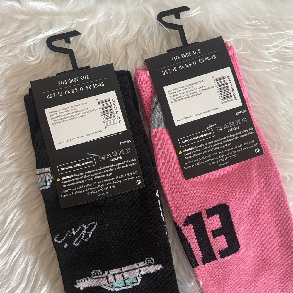 2 Pink Elvis Socks 💕🎙️ - Pink and Black Elvis Presley Socks - Picture 4 of 4